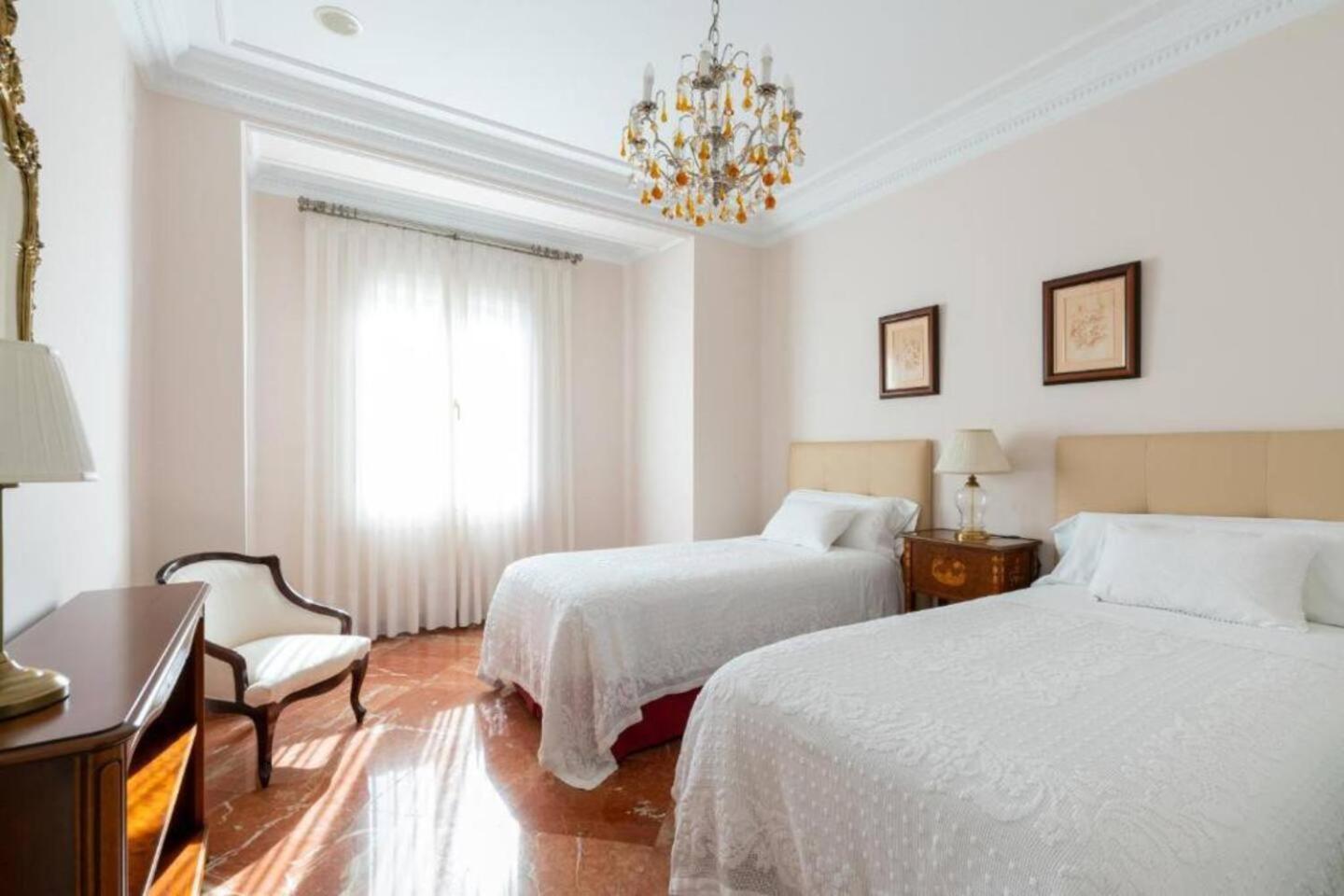 Puerta De Jerez II (Adults Only) Apartman Sevilla Kültér fotó